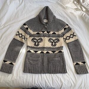 TNA Gray and Cream Patterned Sweater